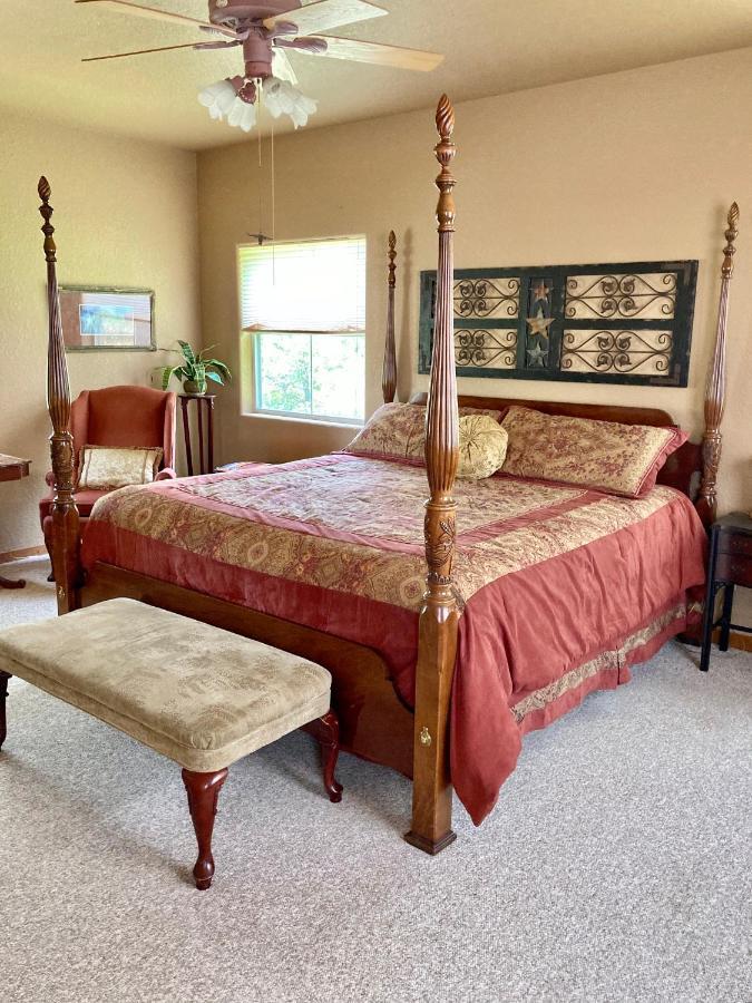 Casa Del Rio Bed And Breakfast Бастроп Екстериор снимка